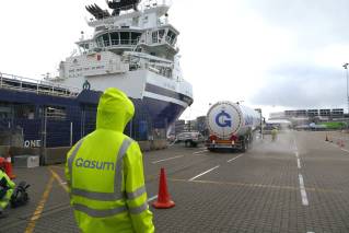Island Offshore PSV Island Crusader Running on Biofuel (Video)