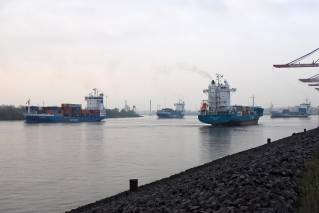 Port of Hamburg Greening the Fleet – Actions and Potentials in the Inland Waterway and Short Sea Shipping Transport Sector