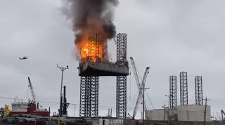 US Coast Guard rescues 9 from rig on fire near Sabine Pass, Texas (Video)