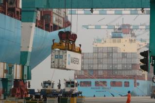 A.P. Moller - Maersk to divest its container manufacturer to CIMC