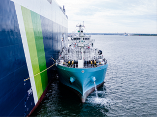 Kaguya Conducts Japan's First Ship-to-Ship LNG Bunkering