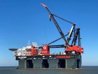 Gasum performs first LNG bunkering to Heerema’s Sleipnir