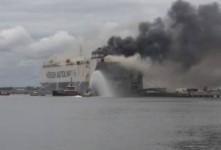 Car Carrier Höegh Xiamen Declared a constructive total loss after fire