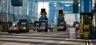 New world record set by APM Terminals Pier 400