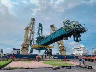 Jumbo delivers 1435 t shiploader to Canada for Tenova (Video)