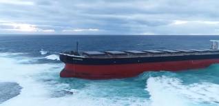 WATCH: Bulk Carrier Wakashio Grounds in Mauritius