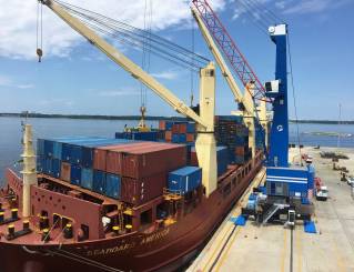 Konecranes brings mobile harbor crane with innovative drive to Florida port