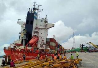 Container Ship Oel Hind Tilts While Loading Containers At Chittagong Port