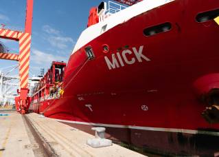 dship Carriers Delivers Seven Urgent Straddle Carriers to Australia (Video)