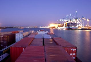 Shore power trial for coasters in Rotterdam