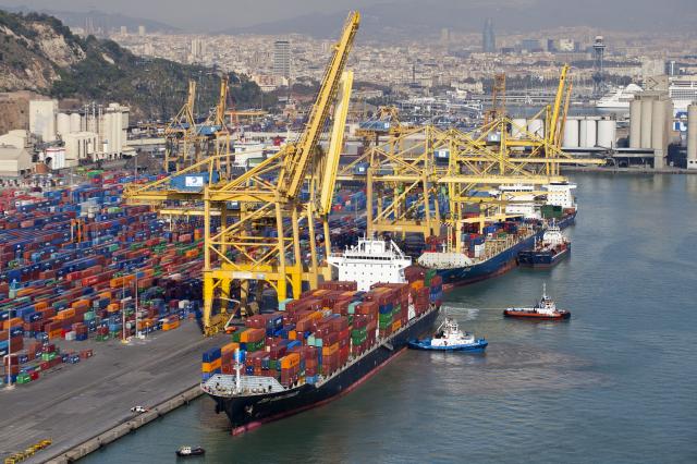 APM Terminals Barcelona increases reefer capacity and reduces CO2 ...