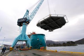 Acta Centaurus’ main topside equipment installed; In two months the vessel will be ready for CSV/SOV operation