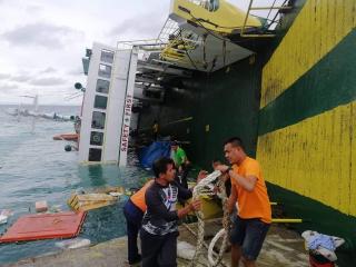 More Than 160 Rescued after Ferry Tilts in Cebu