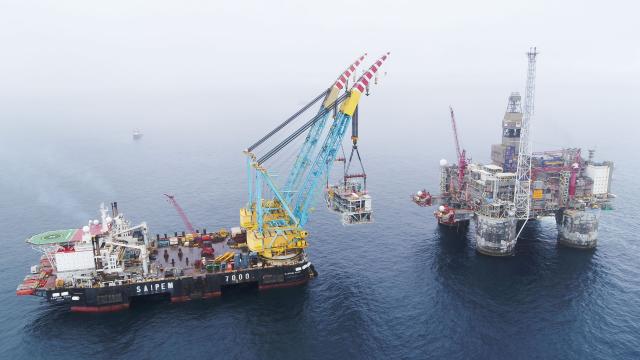 Successful heavy lift for Dvalin in the Norwegian Sea - VesselFinder