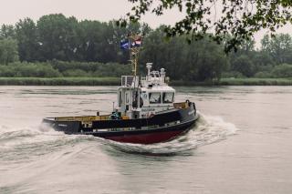 Damen signs contract with Baleària for Eco-efficient tug in Port of Ciutadella