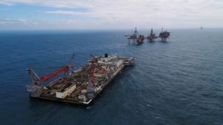 Pioneering Spirit removes Valhall QP topsides 