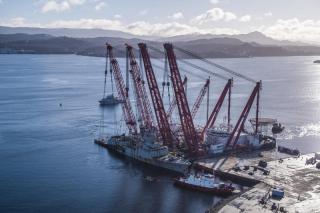 Scaldis lifts Norwegian frigate out of fjord with unique Double Duo Lift method