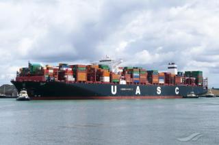 Hapag-Lloyd first in world to convert large container ship to LNG
