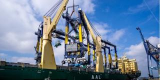 AAL Gives Heavy Lift to Felixstowe’s expansion plans