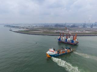 Van Oord’s Deep Dig-It trencher buries cables to 5,5 metres depth for offshore grid connection