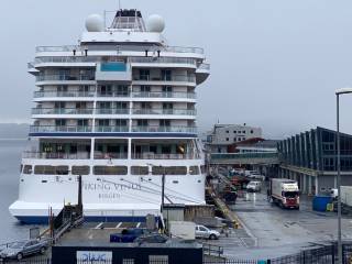 The first cruise ship connected to the new shore power facility in the Port of Bergen