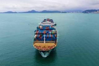 PIL awards contract to build four 8,000 TEU LNG dual-fuel container vessels
