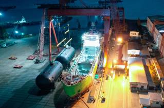 Key equipment installed on Gazprom Neft’s future LNG bunker