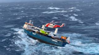 UPDATE: EEMSLIFT HENDRIKA in danger in Norwegian Sea; All crew evacuated; Τοwage heading towards Olesund (Videos)