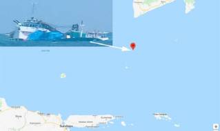 Cargo ship KM DJO NO 3 hit rocks, partially sank, Java sea