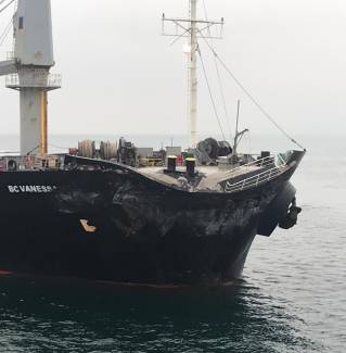 Capesize bulk carrier BENITAMOU and cargo ship BC VANESSA collided in Marmara sea, both heavily damaged (Video)