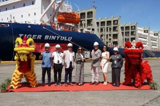 World’s largest dual-fuelled LNG ISO tank carrier makes Bintulu Port its maiden port of call