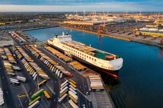 Giant DFDS ship makes peak call at North Sea Port