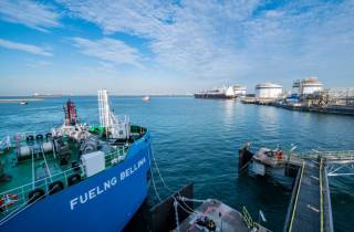 FueLNG completes Singapore’s first ship-to-ship bunkering of an LNG-fuelled oil tanker