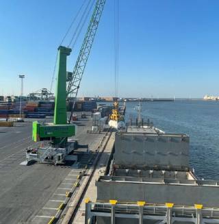 P&O Ferries Doubles Lo-Lo Capacity At Its Zeebrugge Hub With Arrival Of Second Crane
