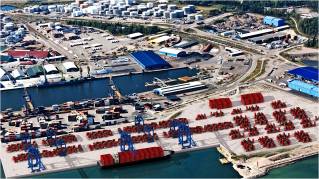Three new giant cranes as Port of Gävle's Container Terminal expands