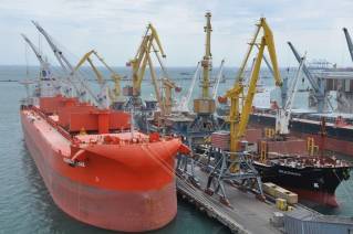 Ukraine Shuts Ports as Conflict Threatens Grain Supplies