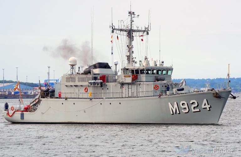 BEL WARSHIP M924 photo