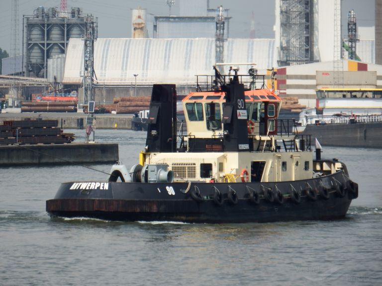 TUG 90 photo