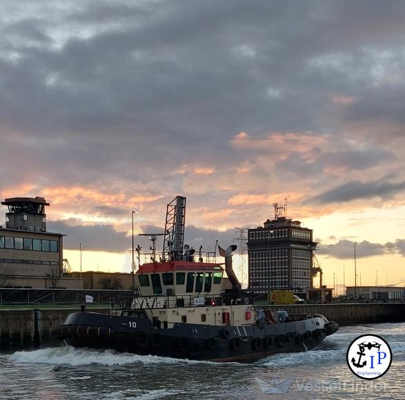 TUG 10 photo