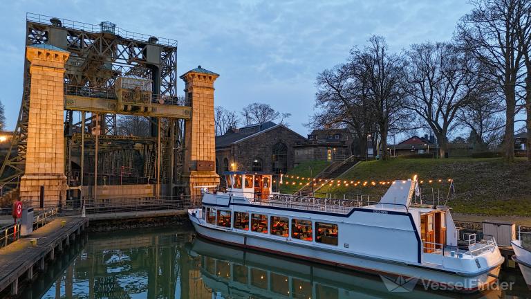 HENRICHENBURG II photo