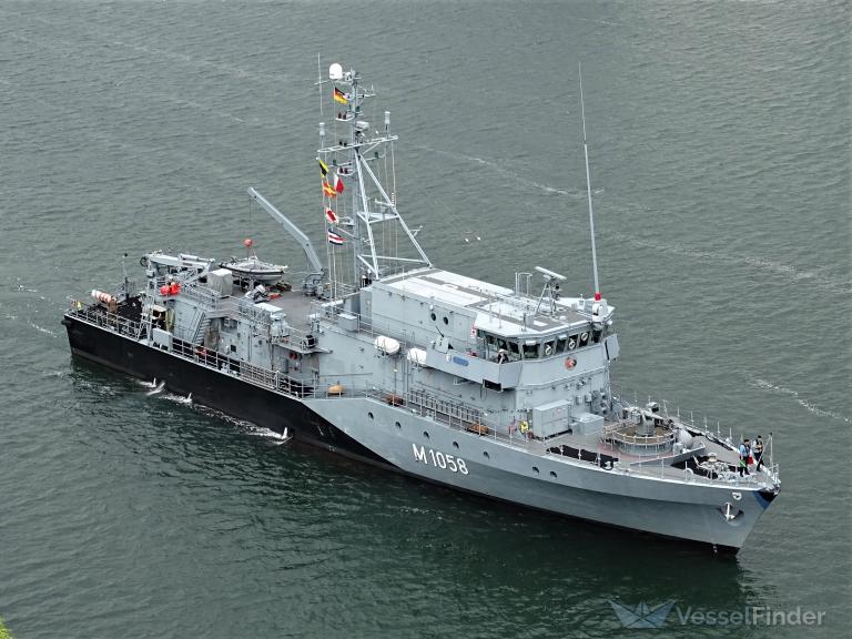 GERMAN WARSHIP M1058 photo
