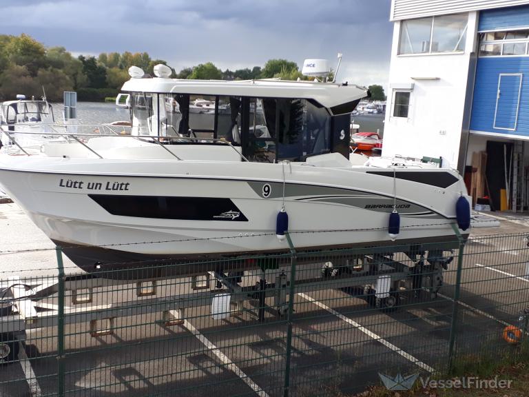 LUETT UN LUETT photo