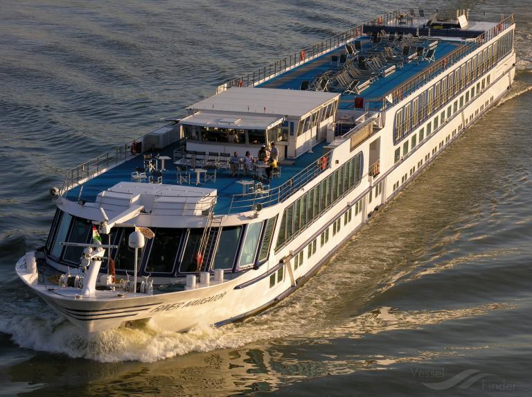 REISE RIESE PRESTIGE, Passenger ship - Details and current position - ENI 04804650, MMSI ...