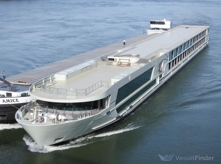 AMADEUS NOVA photo
