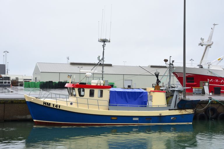 Hm141 Pluto Fishing Vessel Details And Current Position Mmsi Vesselfinder