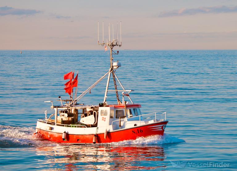 VERA MARIE S16, Fishing vessel Details and current position MMSI