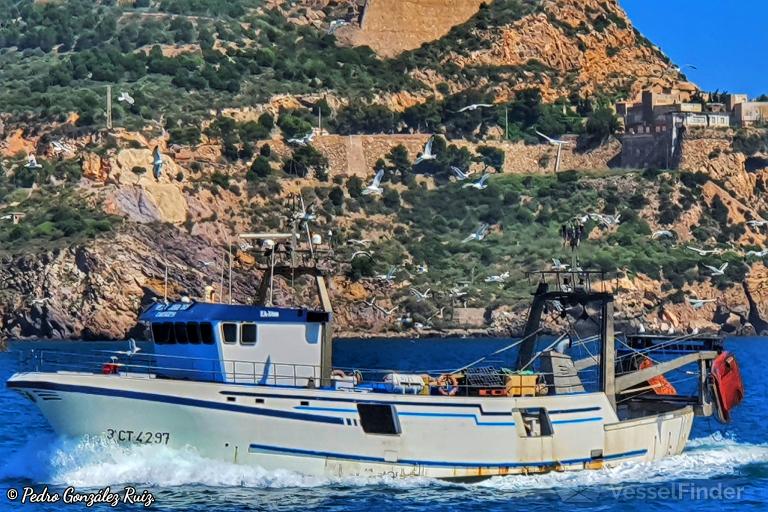 VELA GALLEGO DOS photo