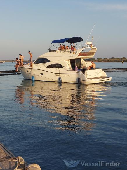 CRISAREMI QUINTO photo