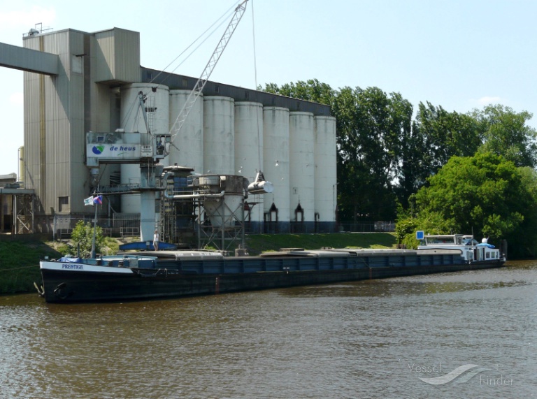 RADAR, Cargo ship Details and current position MMSI 226001590