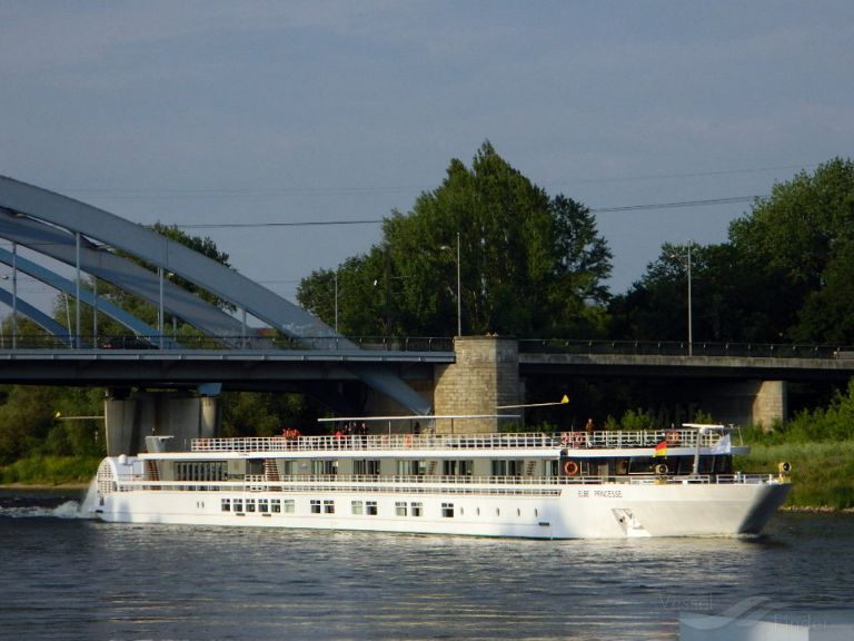 ship photo